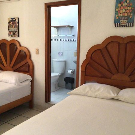 Hotel Villa Tulipanes Zihuatanejo Exterior photo