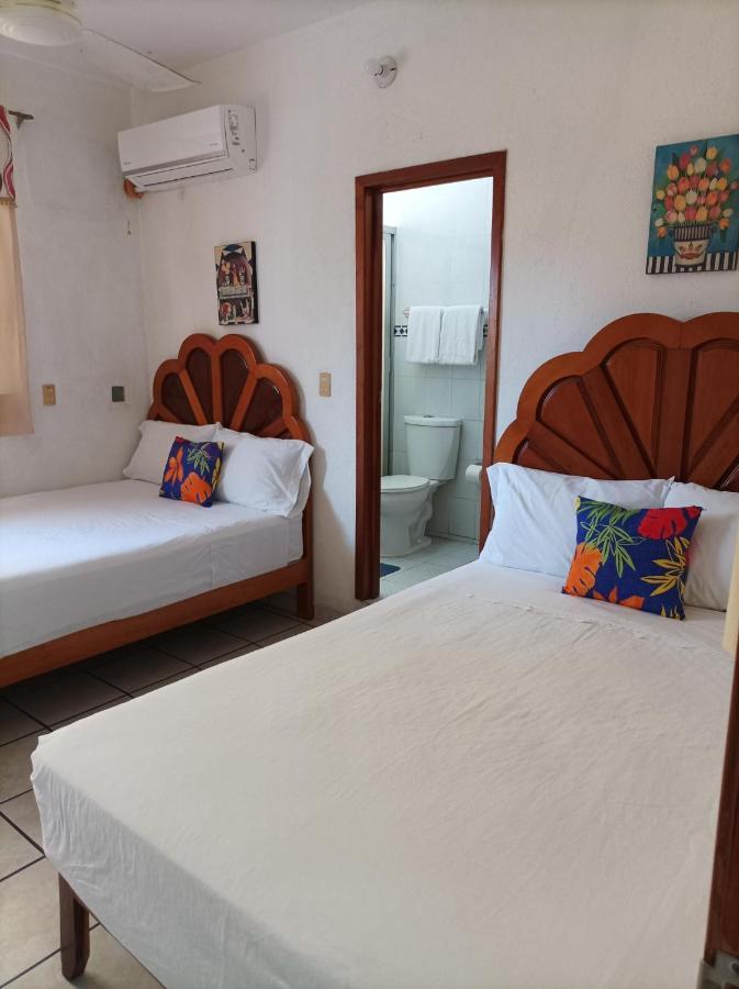 Hotel Villa Tulipanes Zihuatanejo Exterior photo