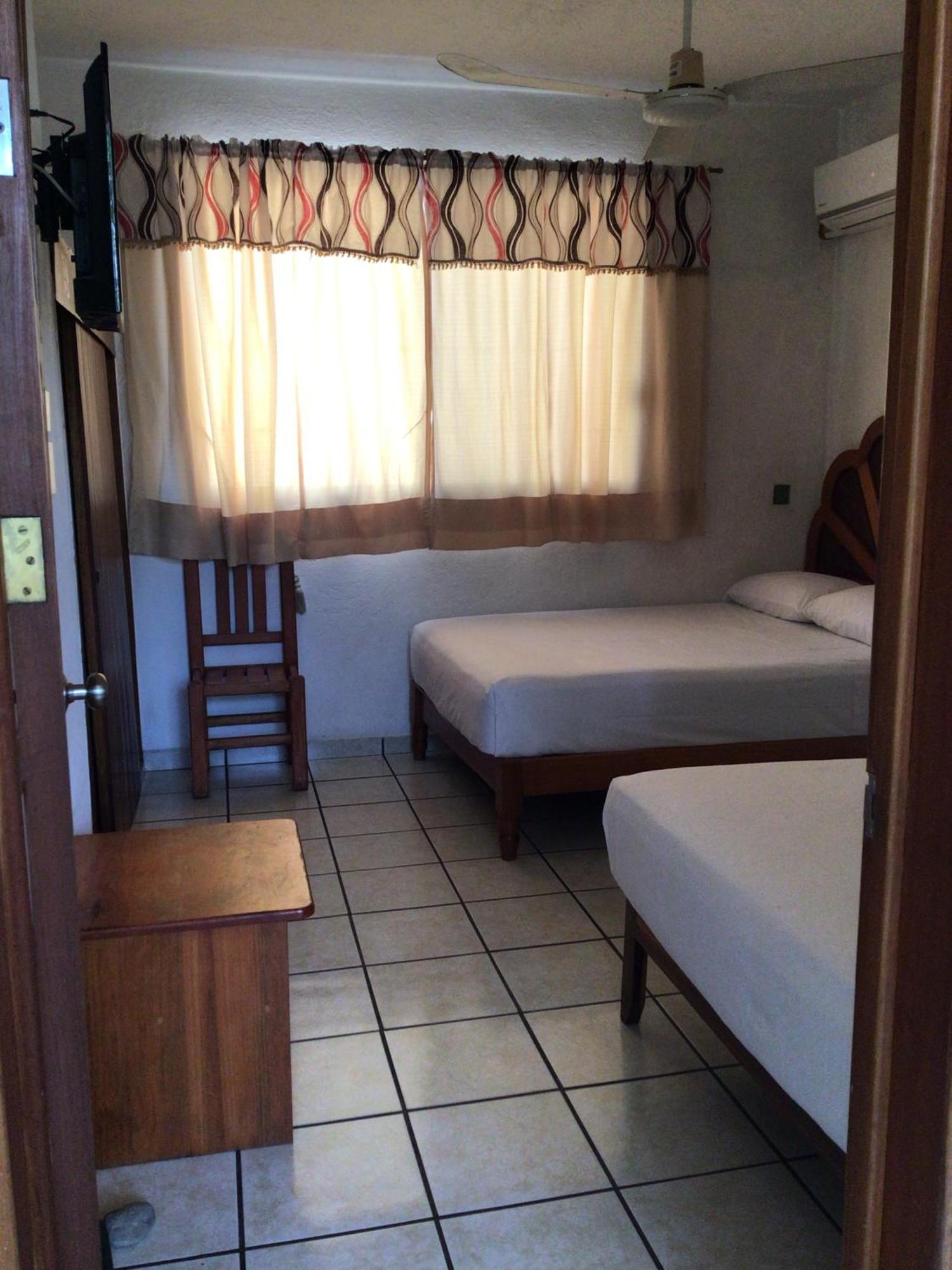 Hotel Villa Tulipanes Zihuatanejo Exterior photo